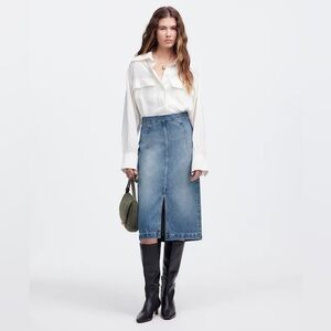 Madewell women’s Denim Midi Pencil Skirt Medium wash Size 30 NWT